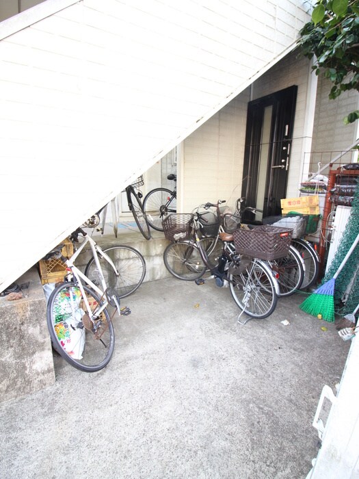 物件外観写真6　(駐輪場)
