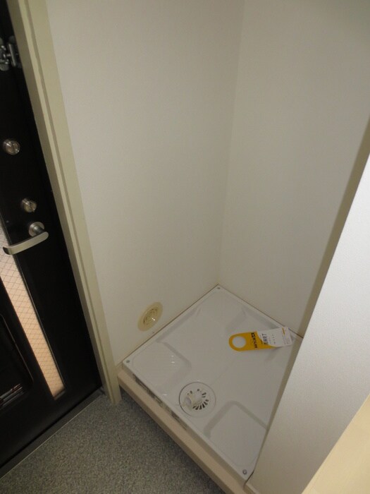 物件内観写真13　(洗濯機置場)