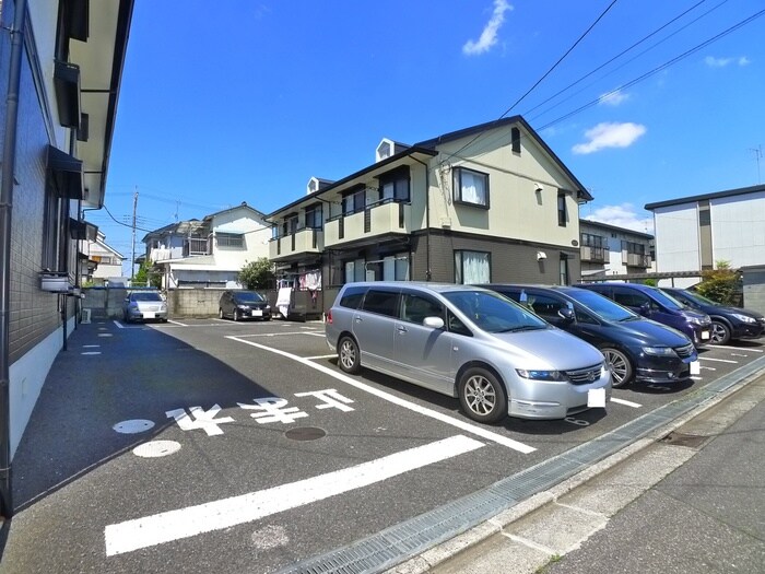 物件外観写真4　(駐車場)