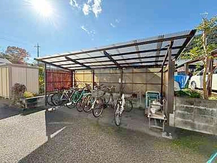 物件外観写真4　(駐輪場)