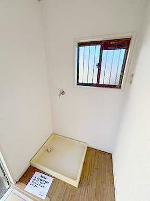 物件内観写真16　(洗濯機置場)