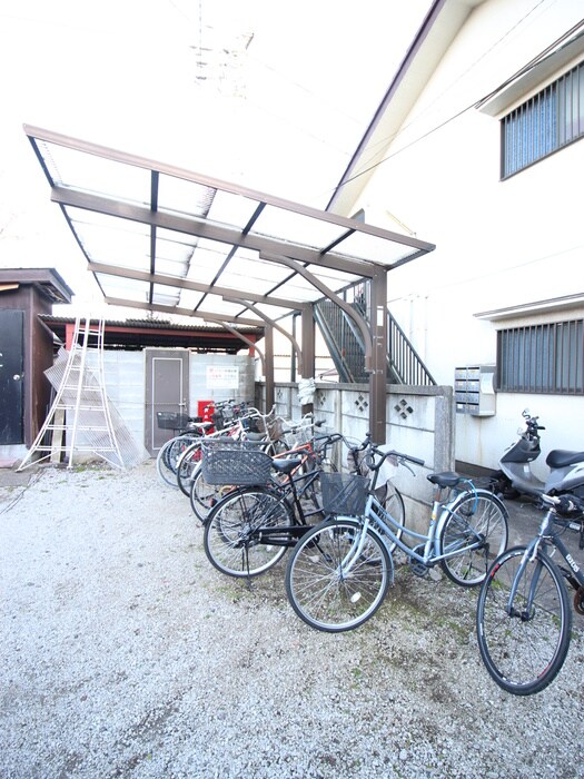 物件外観写真3　(駐輪場)