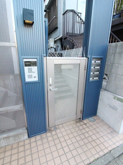 物件外観写真6　(エントランス部分)