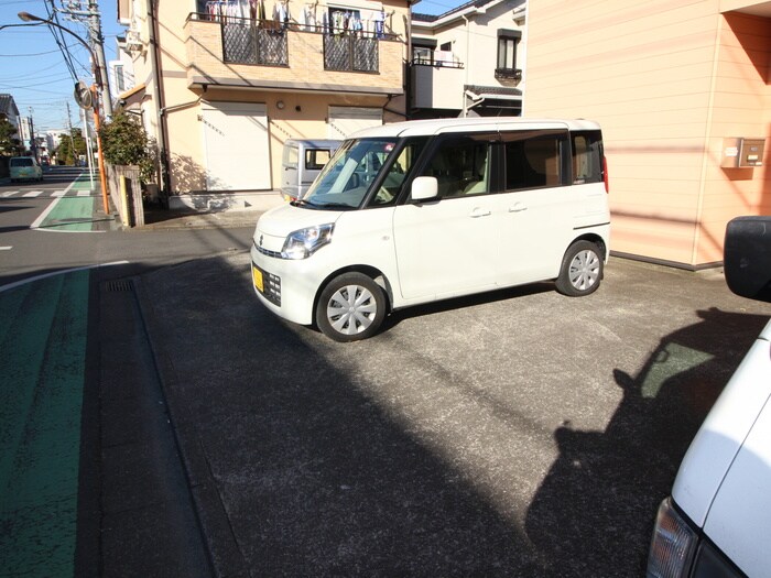 物件外観写真2　(駐車場)