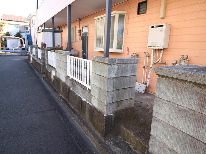 物件外観写真5　(エントランス部分)