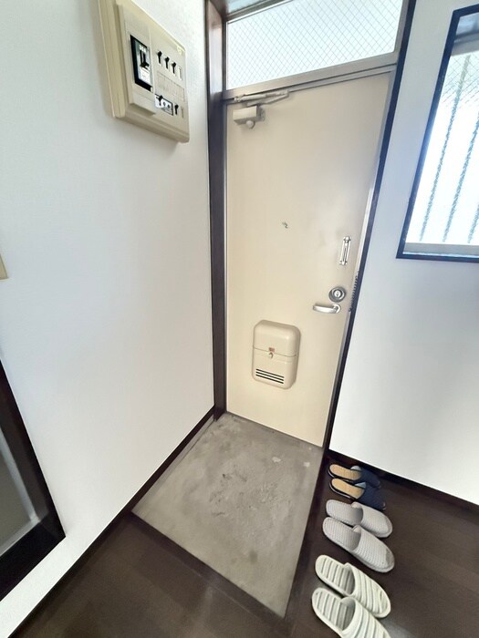 物件内観写真13　(玄関)