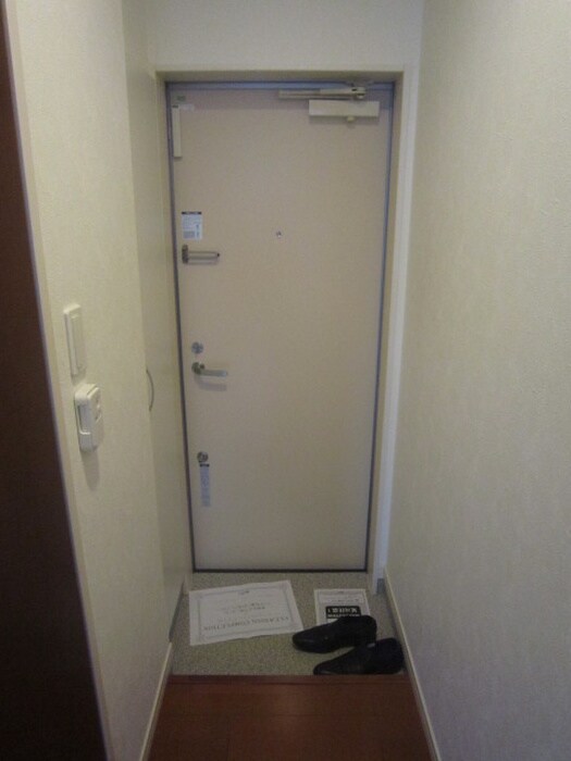物件内観写真8　(玄関)
