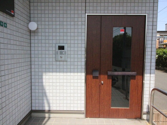 物件外観写真3　(エントランス部分)