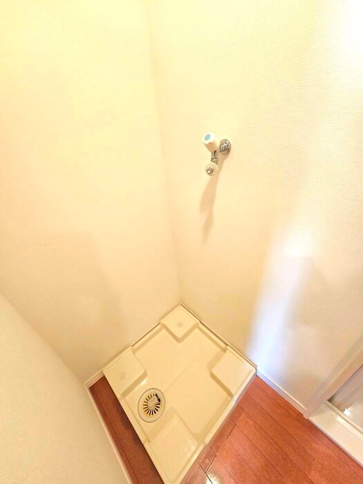 物件内観写真15　(洗濯機置場)