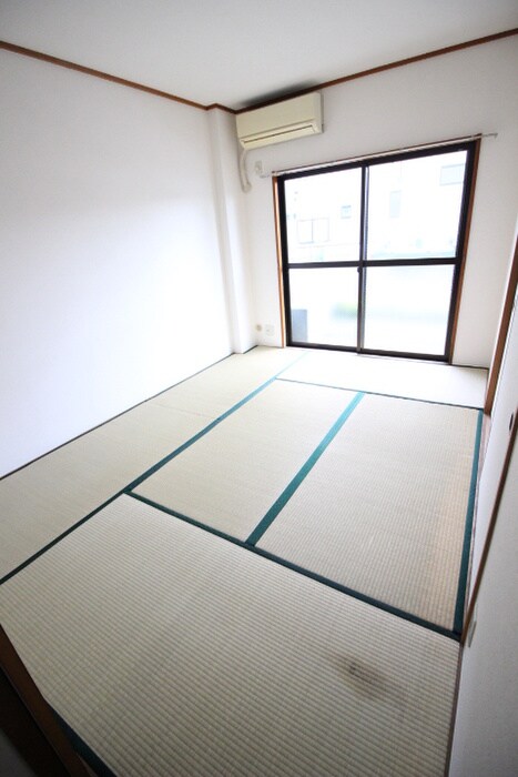 物件内観写真2　(居室)