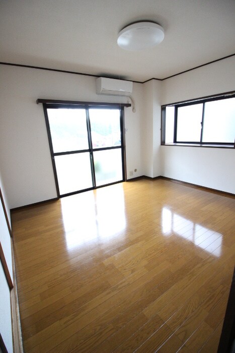 物件内観写真3　(居室)