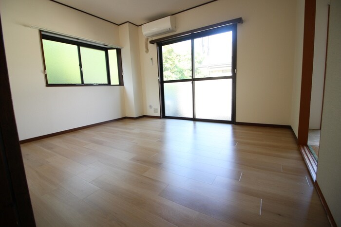 物件内観写真3　(居室)