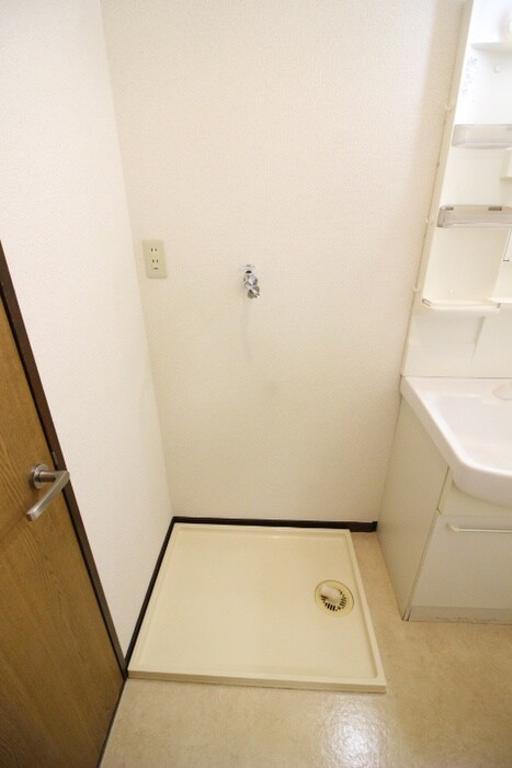 物件内観写真11　(洗濯機置場)