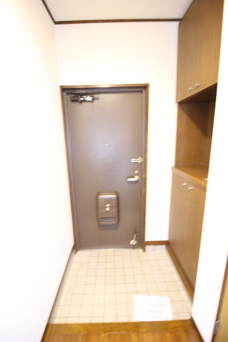 物件内観写真12　(玄関)