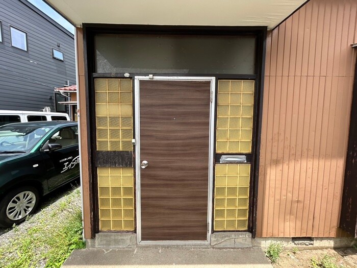 物件外観写真4　(エントランス部分)