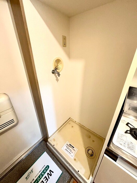 物件内観写真16　(洗濯機置場)