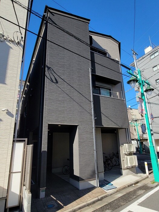 物件外観写真2　(エントランス部分)