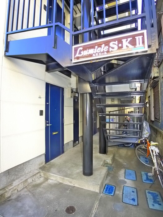 物件外観写真3　(エントランス部分)