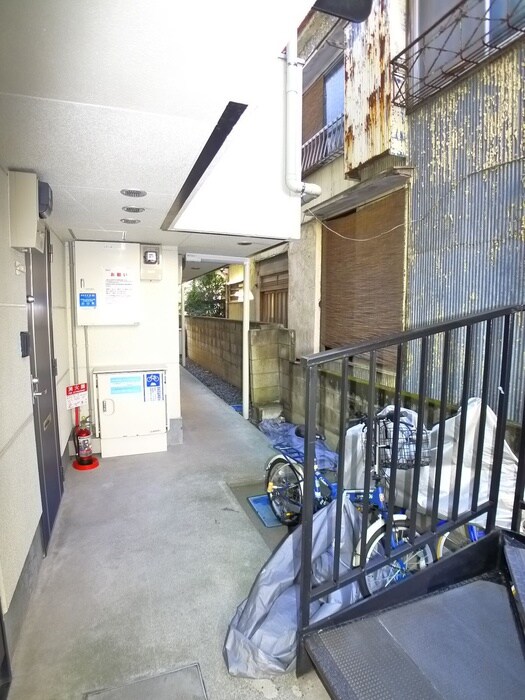 物件外観写真6　(エントランス部分)