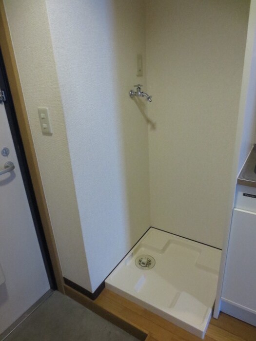 物件内観写真15　(洗濯機置場)