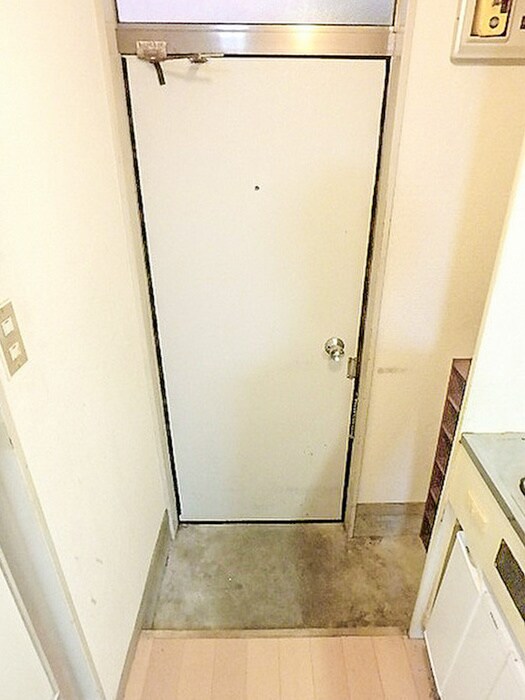 物件内観写真9　(玄関)
