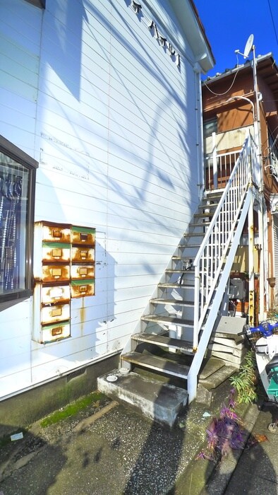 物件外観写真5　(エントランス部分)