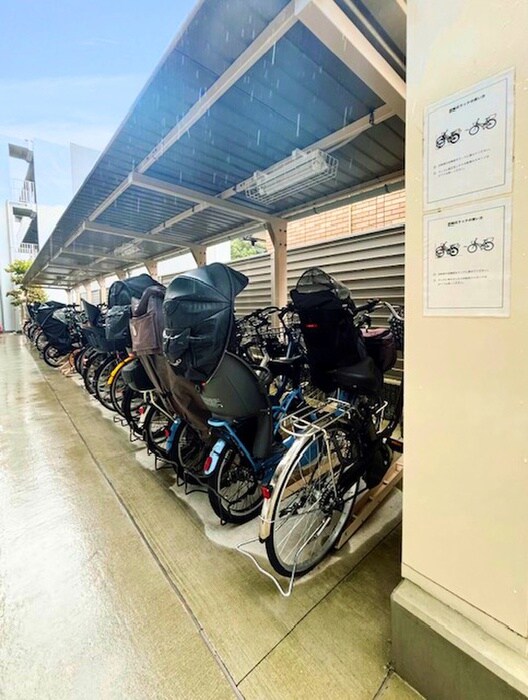 物件外観写真4　(駐輪場)