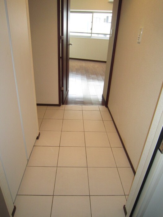 物件内観写真7　(玄関)