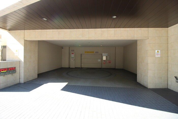 物件外観写真6　(駐車場)