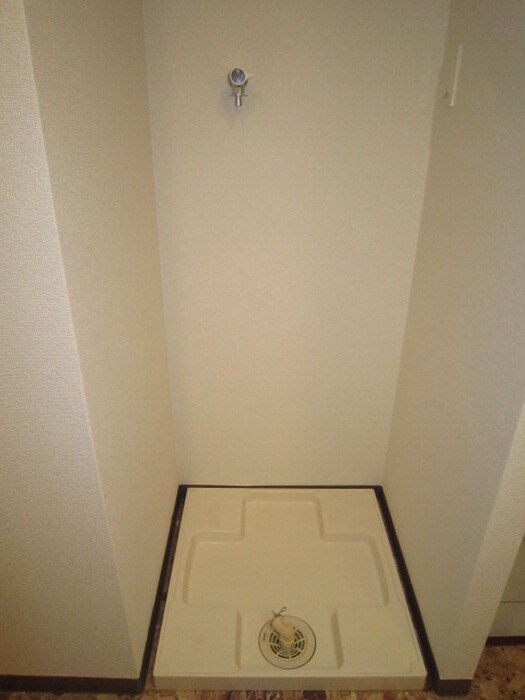 物件内観写真16　(洗濯機置場)