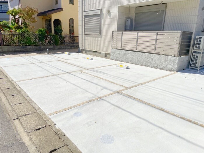 物件外観写真4　(駐車場)