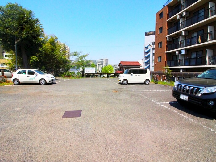 物件外観写真5　(駐車場)