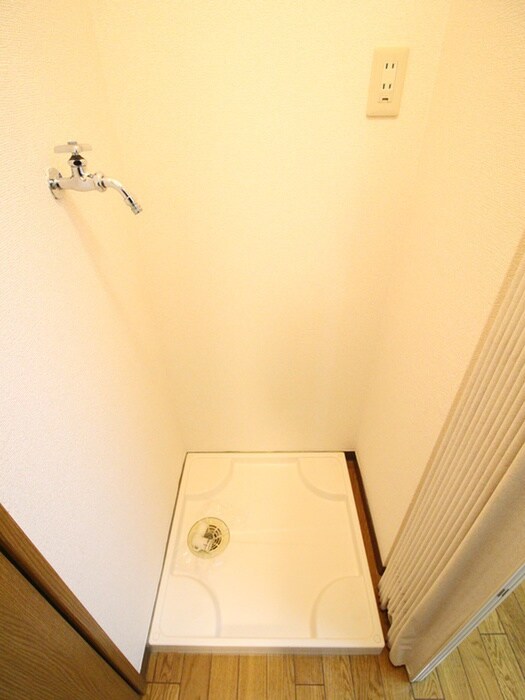 物件内観写真12　(洗濯機置場)