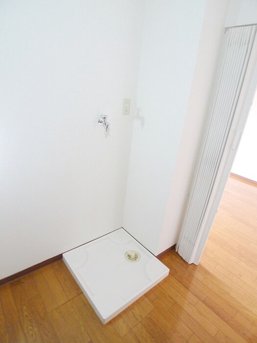 物件内観写真12　(洗濯機置場)