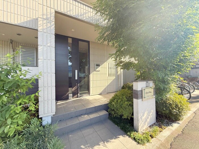 物件外観写真4　(エントランス部分)