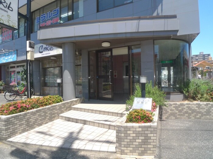 物件外観写真2　(エントランス部分)