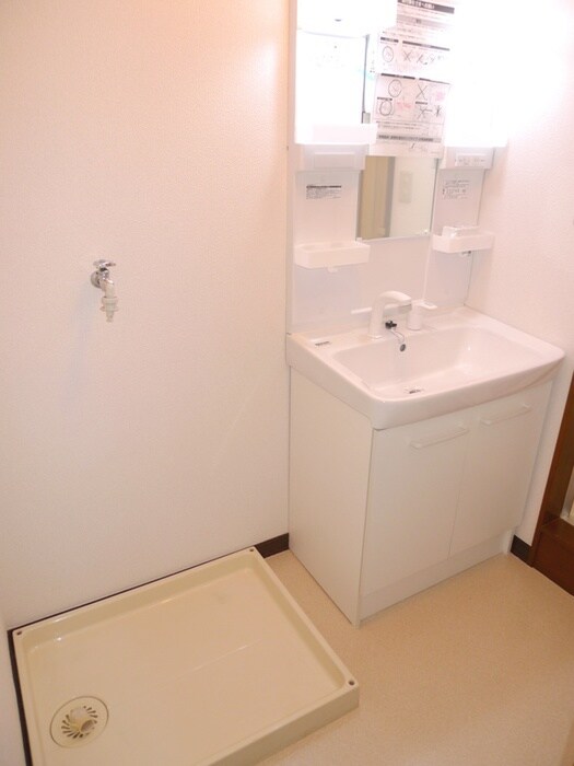 物件内観写真10　(洗濯機置場)