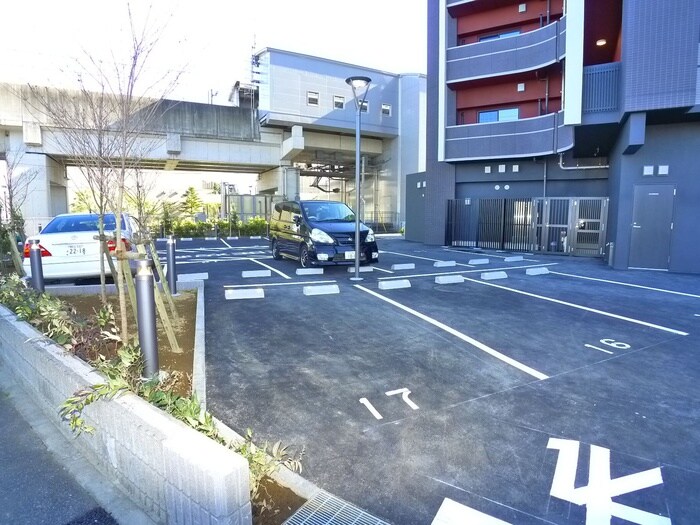 物件外観写真6　(駐車場)