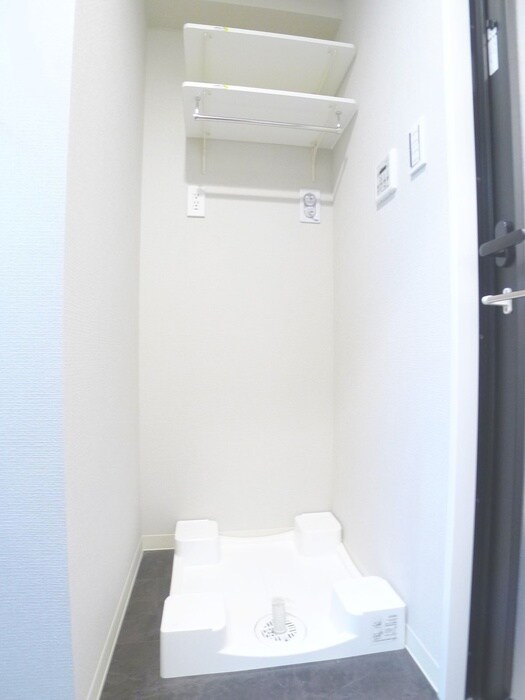 物件内観写真18　(洗濯機置場)