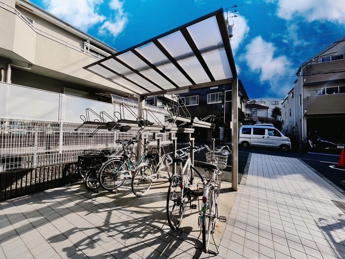物件外観写真4　(駐輪場)