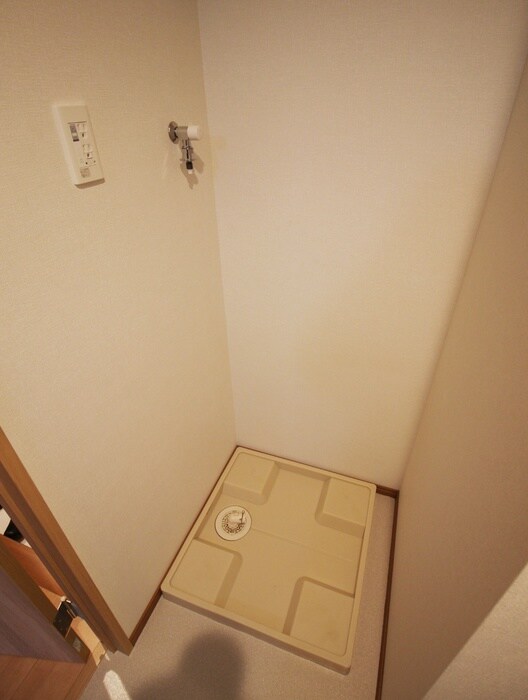 物件内観写真16　(洗濯機置場)