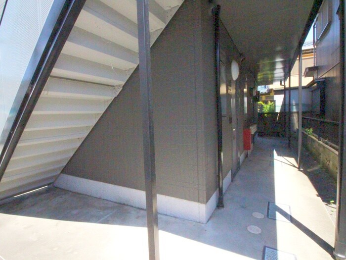 物件外観写真3　(エントランス部分)