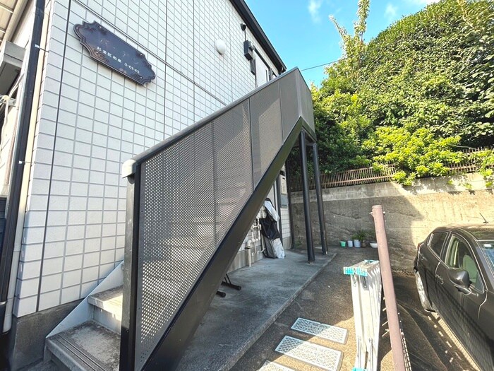 物件外観写真3　(エントランス部分)