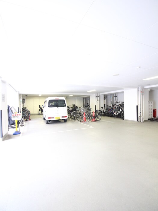 物件外観写真3　(駐輪場)