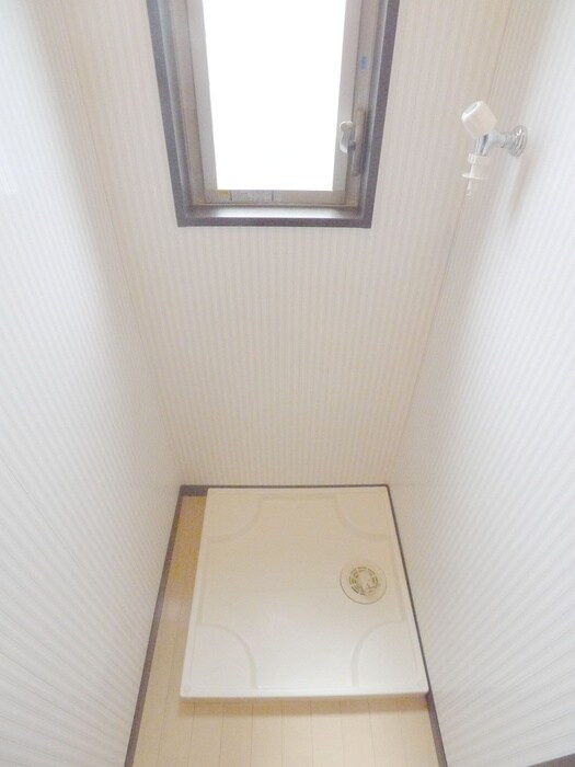 物件内観写真12　(洗濯機置場)