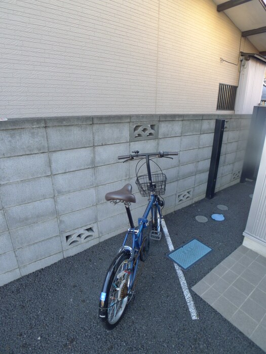 物件外観写真5　(駐輪場)