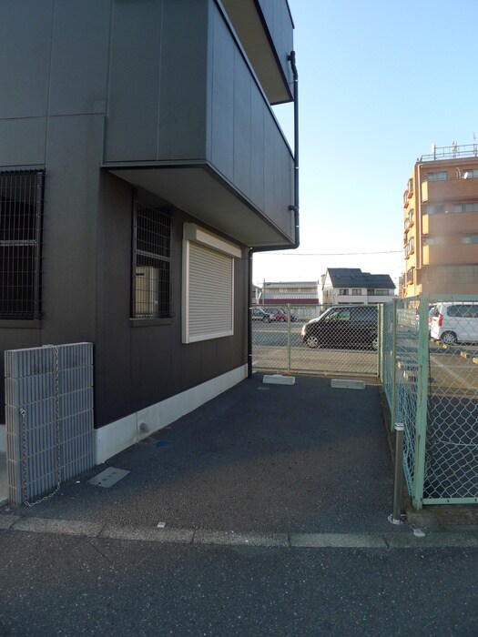 物件外観写真6　(駐車場)