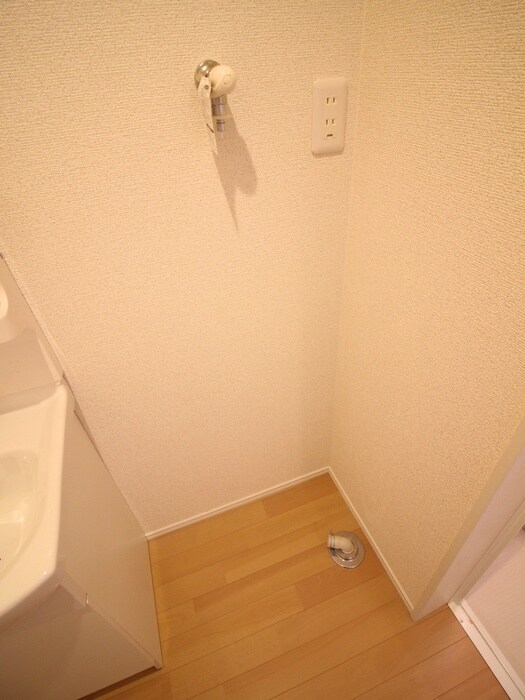 物件内観写真13　(洗濯機置場)