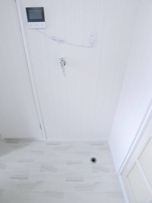 物件内観写真12　(洗濯機置場)