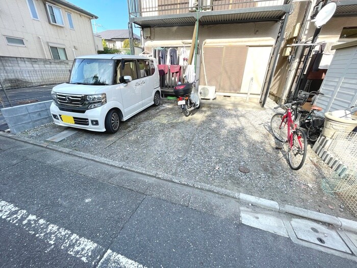 物件外観写真3　(駐車場)